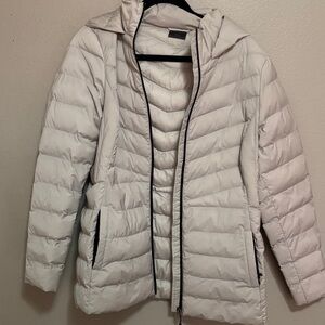Uniqlo Women's Light Gray Puffer Jacket